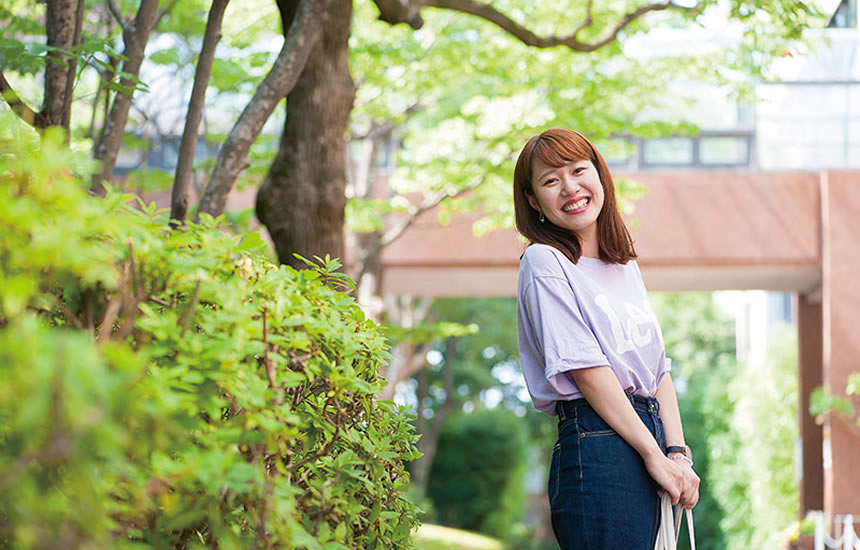 大阪での暮らしももう三年になる比嘉さん。「最初は迷子になった大阪の街も、迷わず歩けるようになりました!」 イメージ
